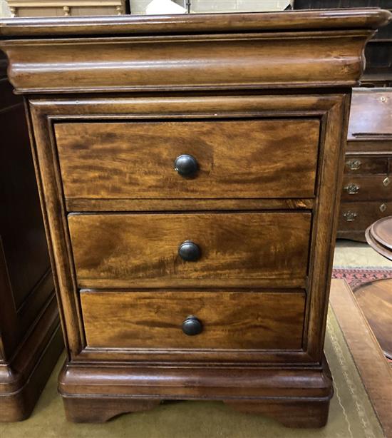 A pair of modern mahogany three drawer bedside chests, width 49cm depth 42cm height 66cm